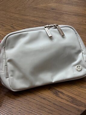 Lululemon Cream and Gold Everywhere Bag Large 2L